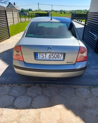 Volkswagen Passat cena 8500 przebieg: 265427, rok produkcji 2004 z Twardogóra małe 4